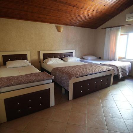 Alen Bar Hotel Тирана Екстер'єр фото