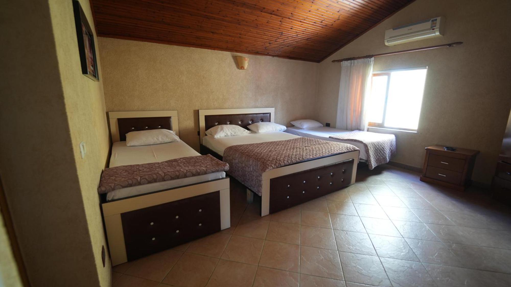 Alen Bar Hotel Тирана Екстер'єр фото