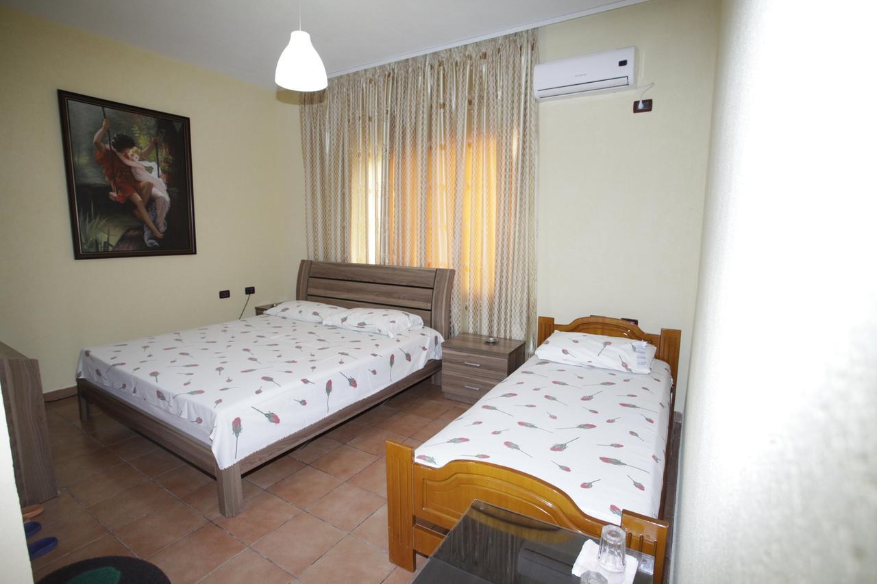 Alen Bar Hotel Тирана Екстер'єр фото