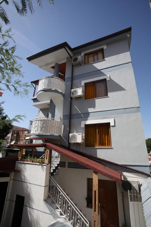 Alen Bar Hotel Тирана Екстер'єр фото