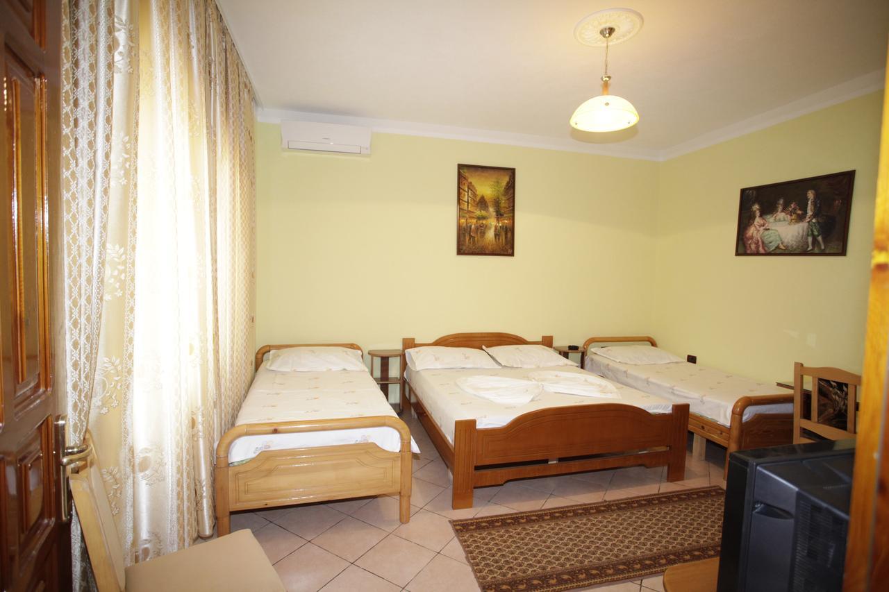 Alen Bar Hotel Тирана Екстер'єр фото
