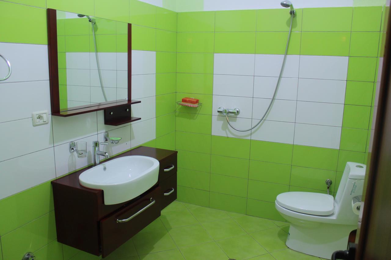 Alen Bar Hotel Тирана Екстер'єр фото